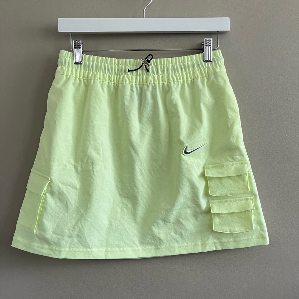 NIKE SPORTSWEAR SWOOSH CARGO WOVEN UTILITY SKIRT - BARELY VOLT - Yellow Green - Picture 7 of 10